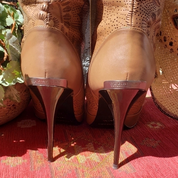 Burberry Tan Perforated Leather Knee High‎ BootsV - Picture 14 of 15
